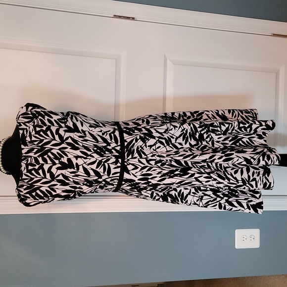 London Times Black & White Dress - Picture 3 of 7